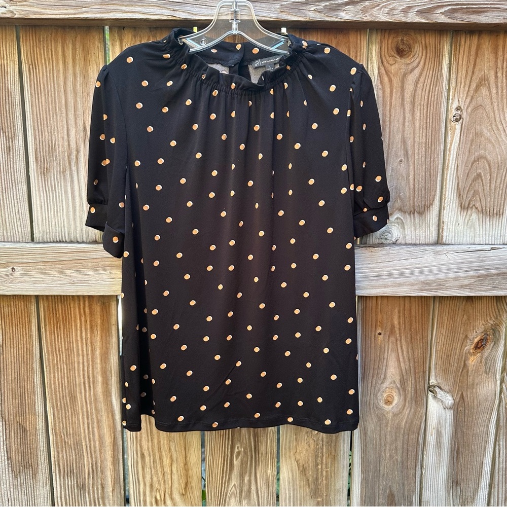 Adrianna Papell flowy top, large, black polka dotted, gathered short sleeves
